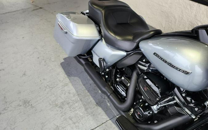 FLHXS 2019 Street Glide® Special