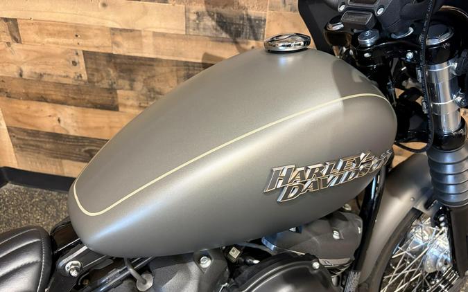 2019 Harley-Davidson® Street Bob® Industrial Gray Denim FXBB