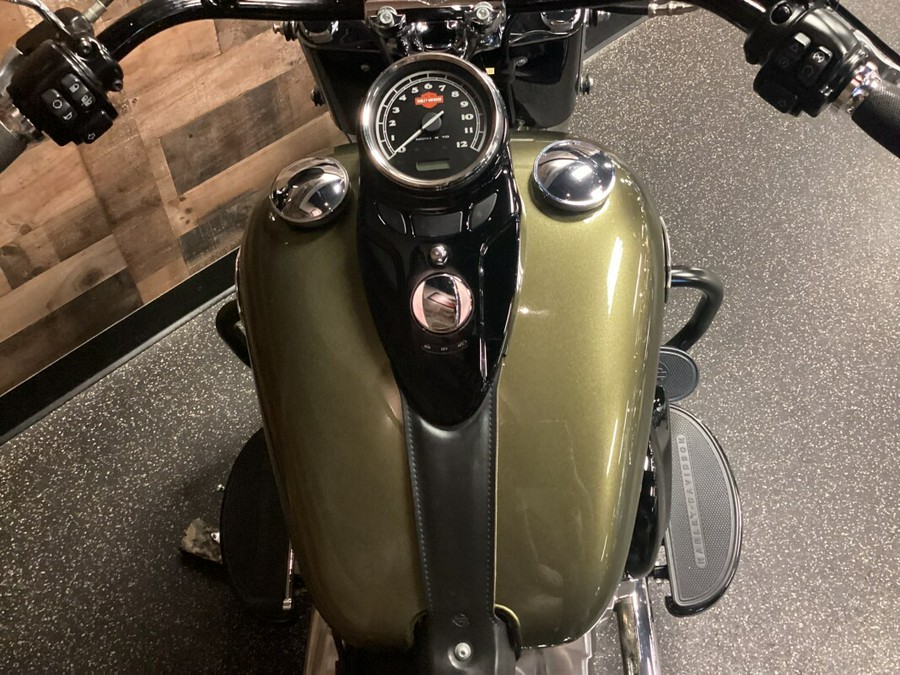 2016 Harley-Davidson Softail Slim Olive Gold FLS103