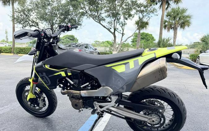 2023 Husqvarna Supermoto 701