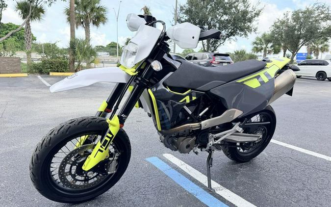 2023 Husqvarna Supermoto 701