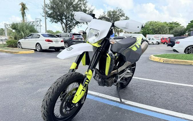 2023 Husqvarna Supermoto 701