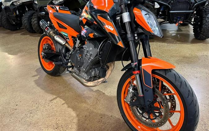 2022 KTM Duke 890 R