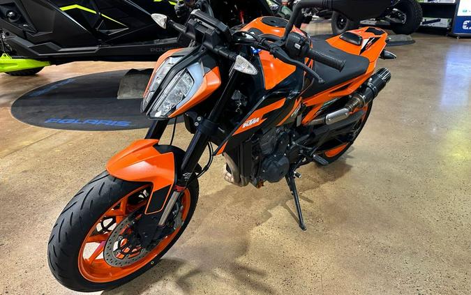 2022 KTM Duke 890 R