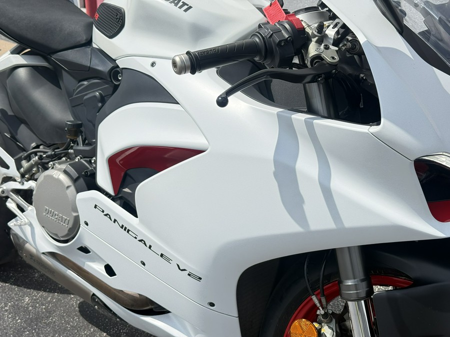 2023 Ducati Panigale V2 Star White Silk livery
