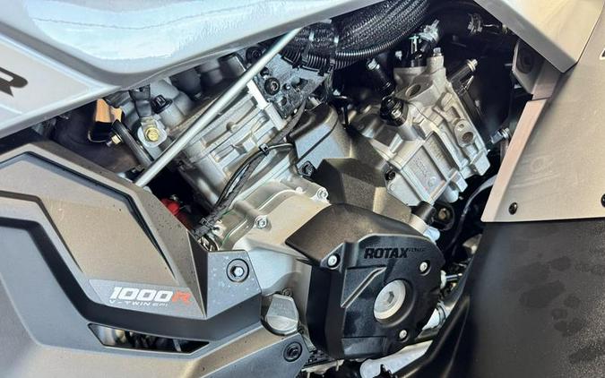 2026 Can-Am® Renegade X mr 1000 R Hyper Silver & Legion Red