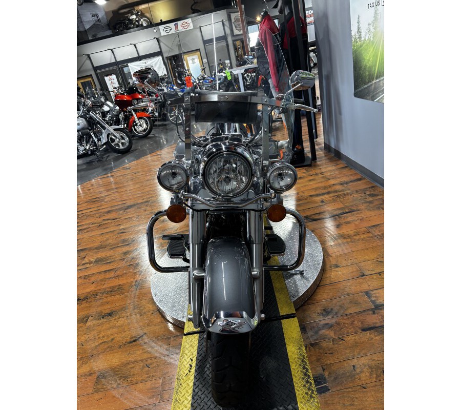 2022 Harley-Davidson® Road King® GNT GRY MTL/BLK W/ PINSTRIP