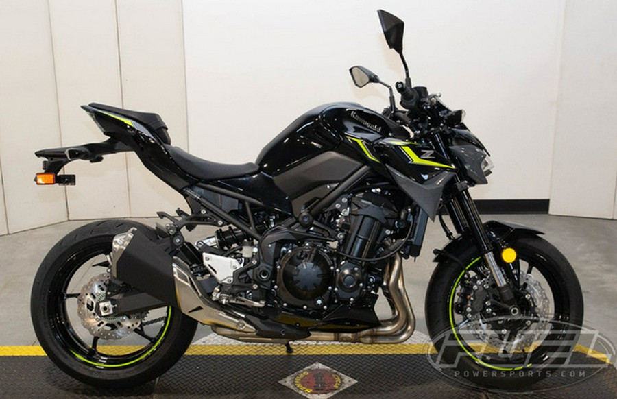 2024 Kawasaki Z900 ABS Metallic Spark Black/Metallic Matte Dark