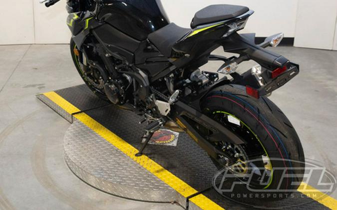 2024 Kawasaki Z900 ABS Metallic Spark Black/Metallic Matte Dark