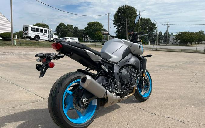 2025 Yamaha MT 10