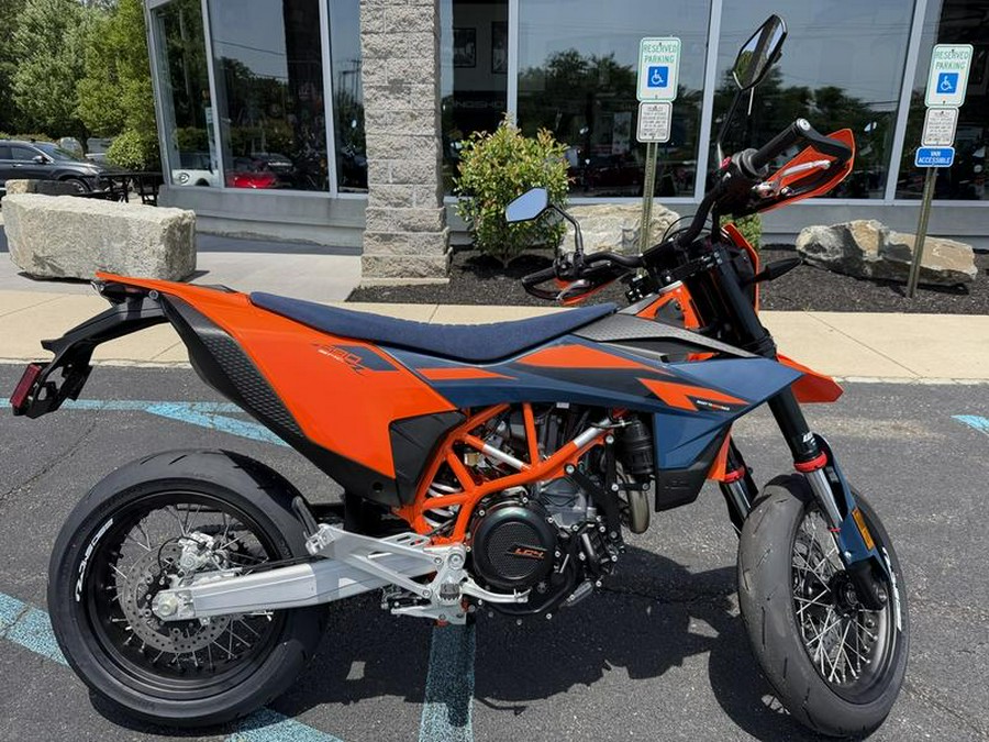 2026 KTM 690 SMC R