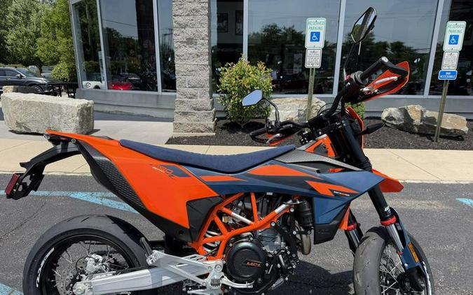2026 KTM 690 SMC R