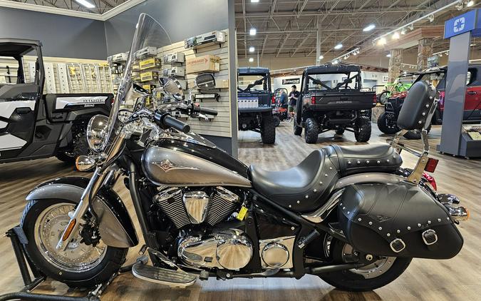 2026 Kawasaki Vulcan 900 Classic LT Metallic Graphite Gray/Metallic Spark Black - 110319