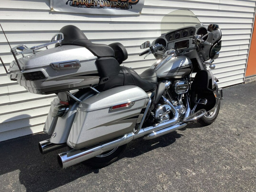 2017 Harley-Davidson CVO Limited Stardust Silver & Palladium Silver with Car