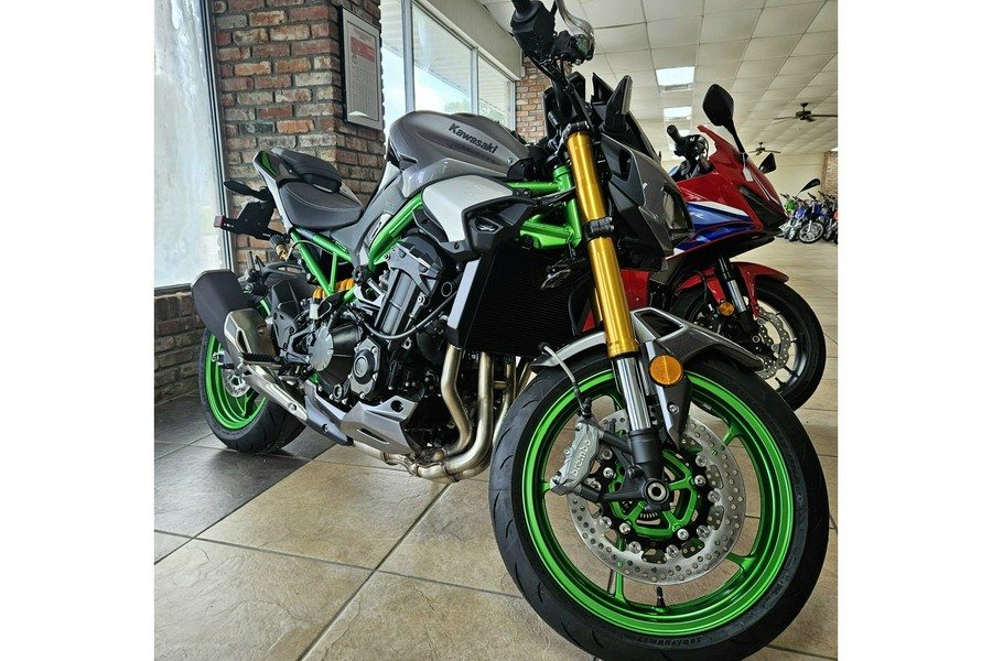 2025 Kawasaki Z900 SE ABS