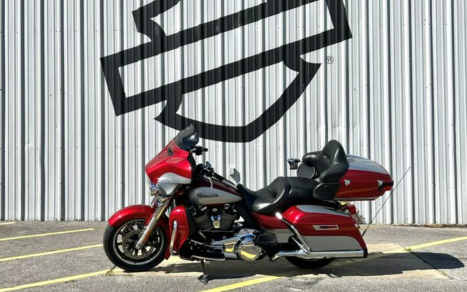 2019 Harley-Davidson® Electra Glide® Ultra Classic® Wicked Red/Barracuda Silver