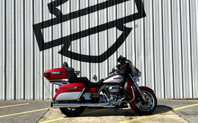 2019 Harley-Davidson® Electra Glide® Ultra Classic® Wicked Red/Barracuda Silver