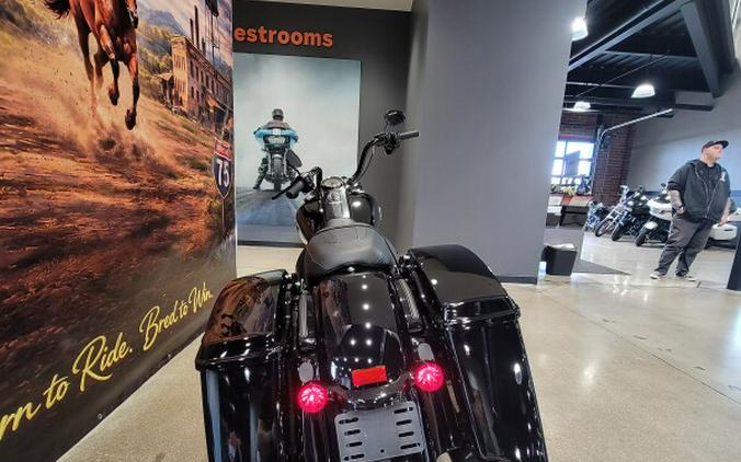 2025 Harley-Davidson® Road King® Special Vivid Black FLHRXS