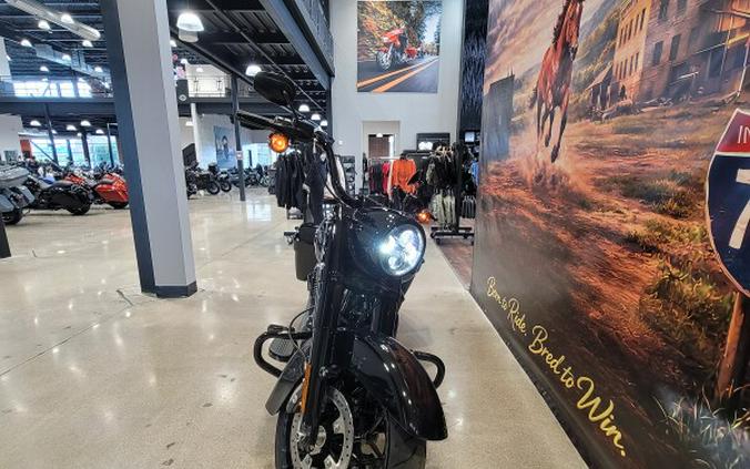2025 Harley-Davidson® Road King® Special Vivid Black FLHRXS