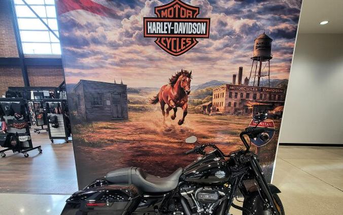2025 Harley-Davidson® Road King® Special Vivid Black FLHRXS