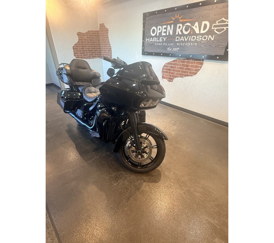 2022 Harley-Davidson® Road Glide® Limited Vivid Black - Black Finish