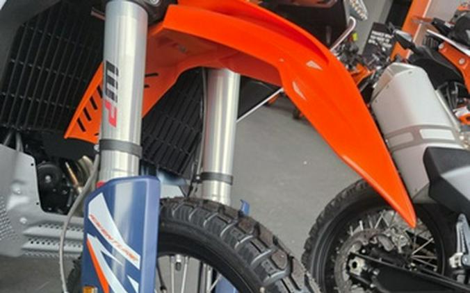 2025 KTM Adventure 890 R