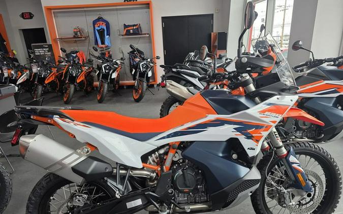 2025 KTM Adventure 890 R