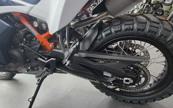 2025 KTM Adventure 890 R