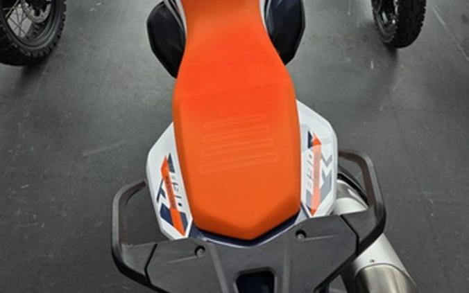 2025 KTM Adventure 890 R