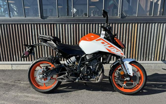 2025 KTM 250 Duke