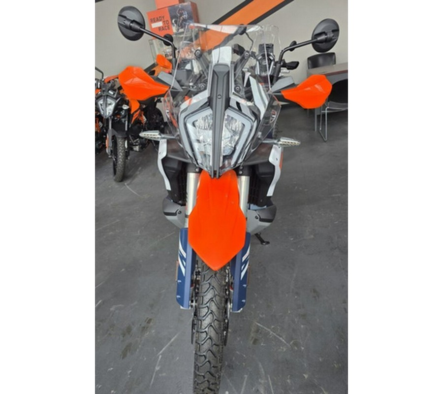 2025 KTM Adventure 890 R