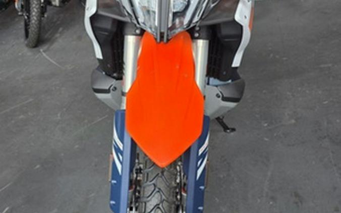 2025 KTM Adventure 890 R