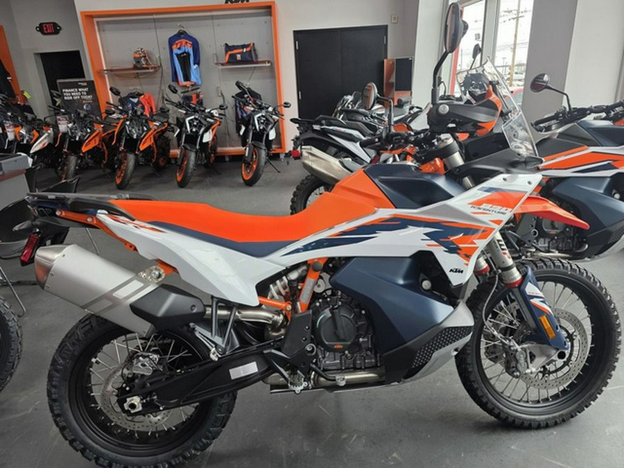 2025 KTM Adventure 890 R