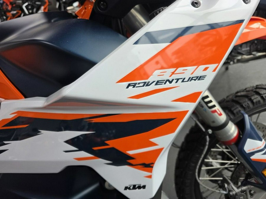 2025 KTM Adventure 890 R