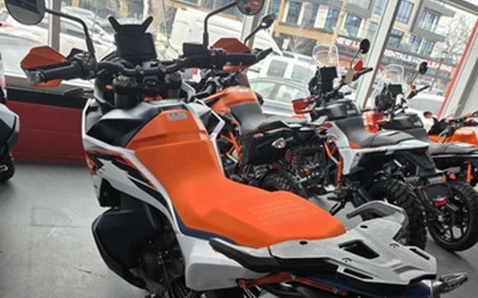 2025 KTM Adventure 890 R