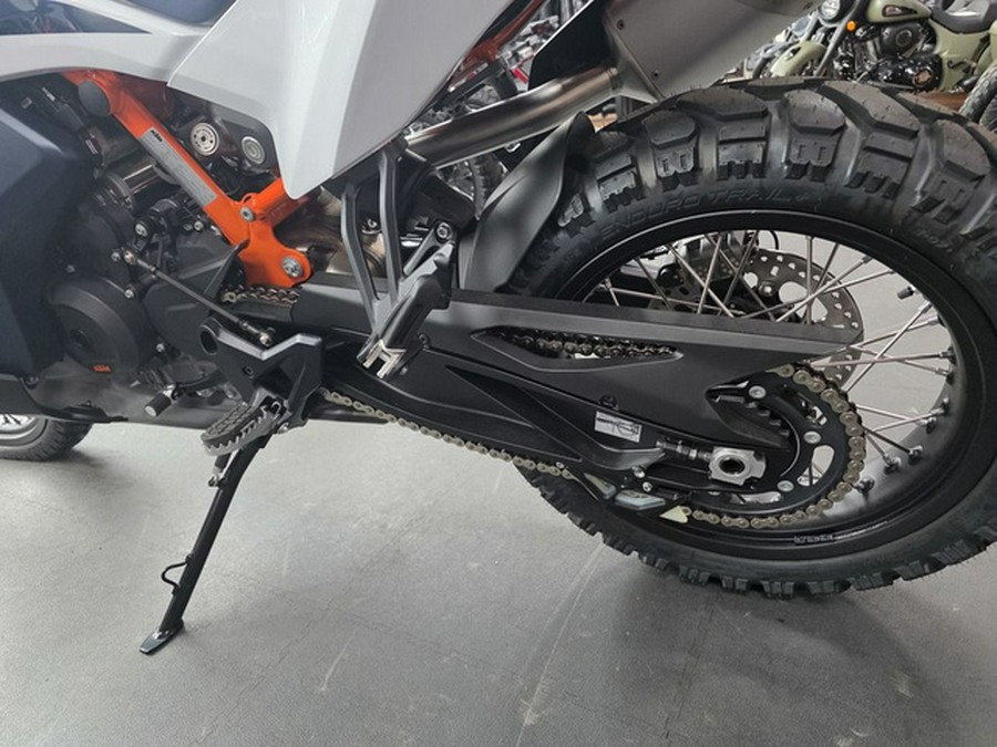 2025 KTM Adventure 890 R