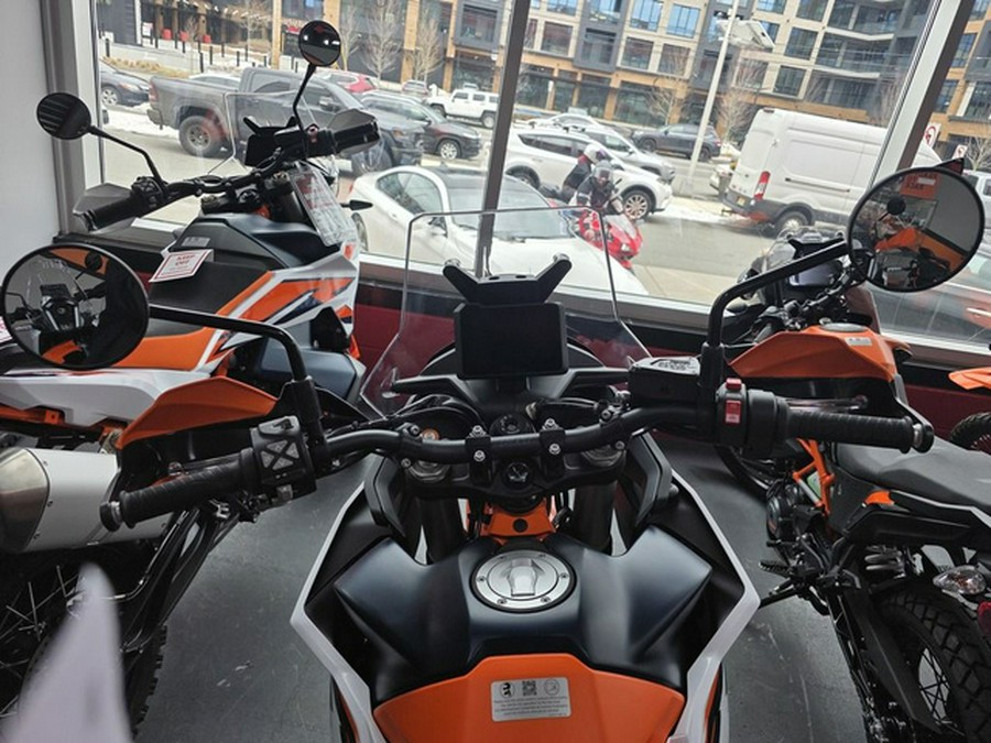2025 KTM Adventure 890 R