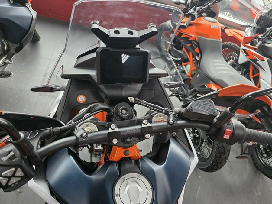 2025 KTM Adventure 890 R