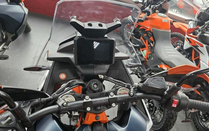 2025 KTM Adventure 890 R