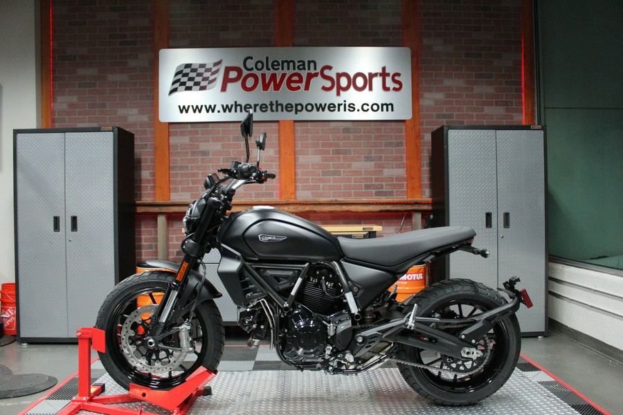 2025 Ducati Scrambler Icon Dark - Demo