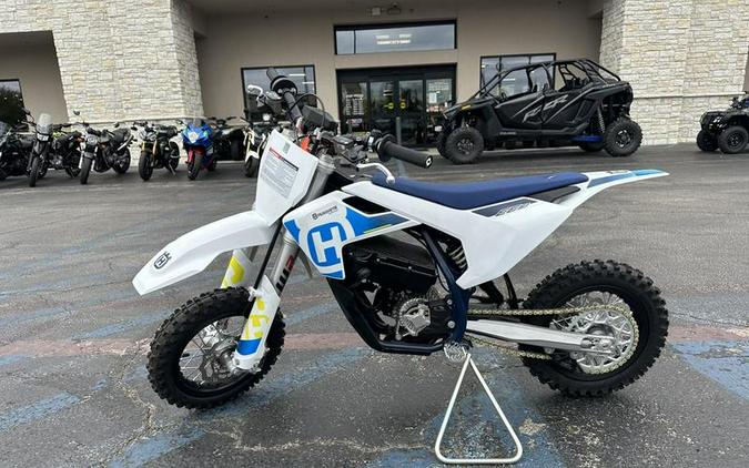 2024 Husqvarna® EE 3