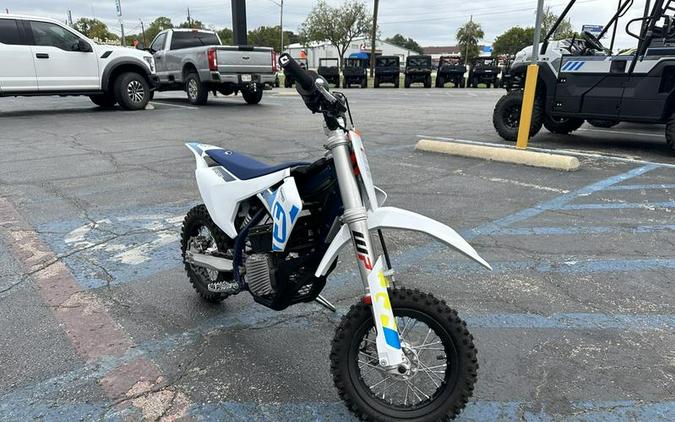 2024 Husqvarna® EE 3