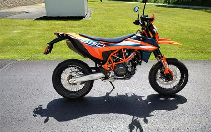 2024 KTM 690 SMC R