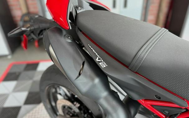 2026 Ducati Hypermotard V2