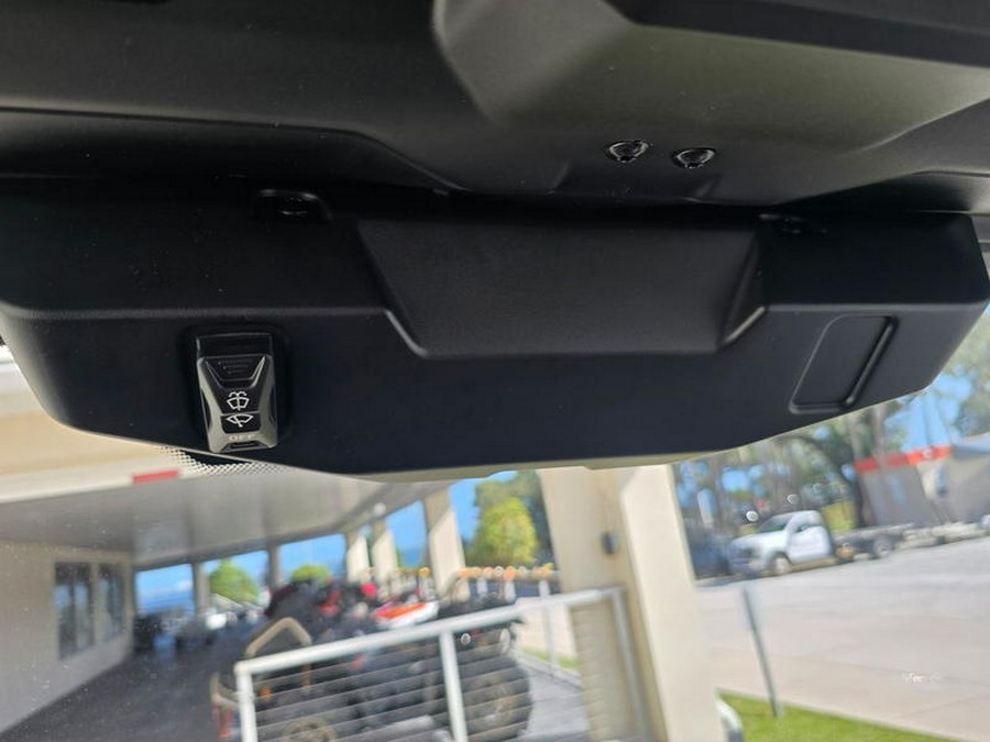 2026 Can-Am® Defender MAX XT CAB HD11