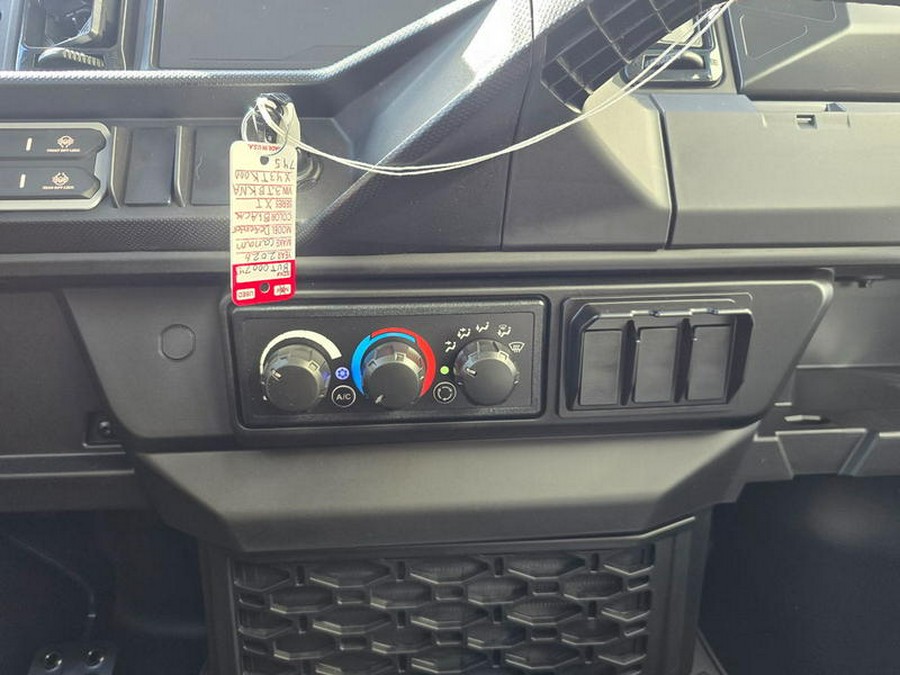 2026 Can-Am® Defender MAX XT CAB HD11