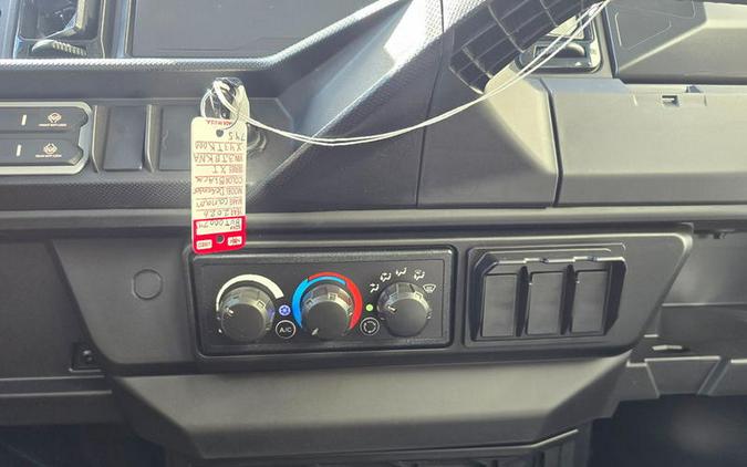 2026 Can-Am® Defender MAX XT CAB HD11