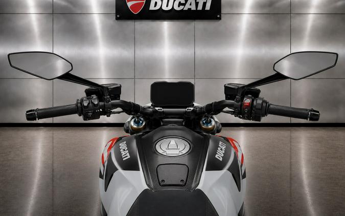 2026 DUCATI DIAVEL V4 RS