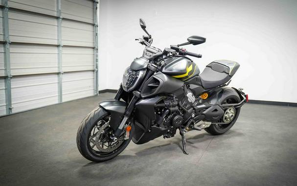 2026 Ducati Diavel V4 Red