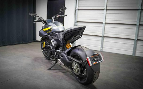 2026 Ducati Diavel V4 Red